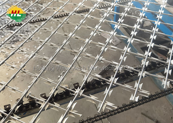 হট ডুব Galvanized ডায়মন্ড রেজার কাঁটাতারের জাল বেড়া AISI 430 স্ট্যান্ডার্ড